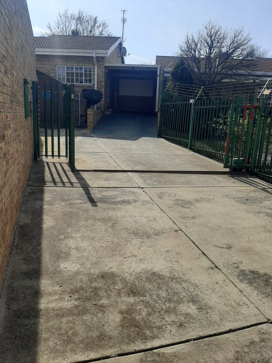 3 Bedroom Property for Sale in Uitsig Free State